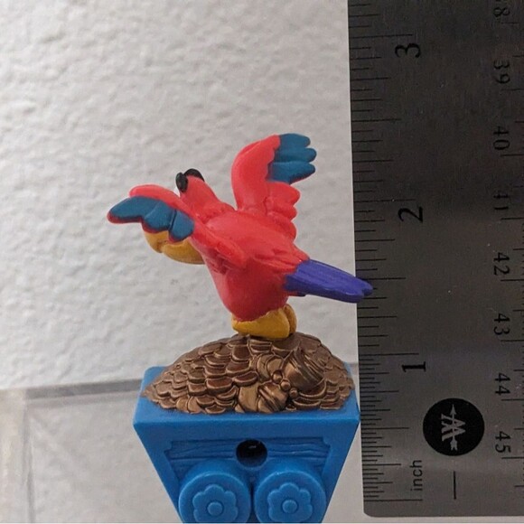 McDonalds Disney Aladdin Iago Parrot Bird On Gold Coins Cart Toy 1996, 2.25" - Picture 6 of 9